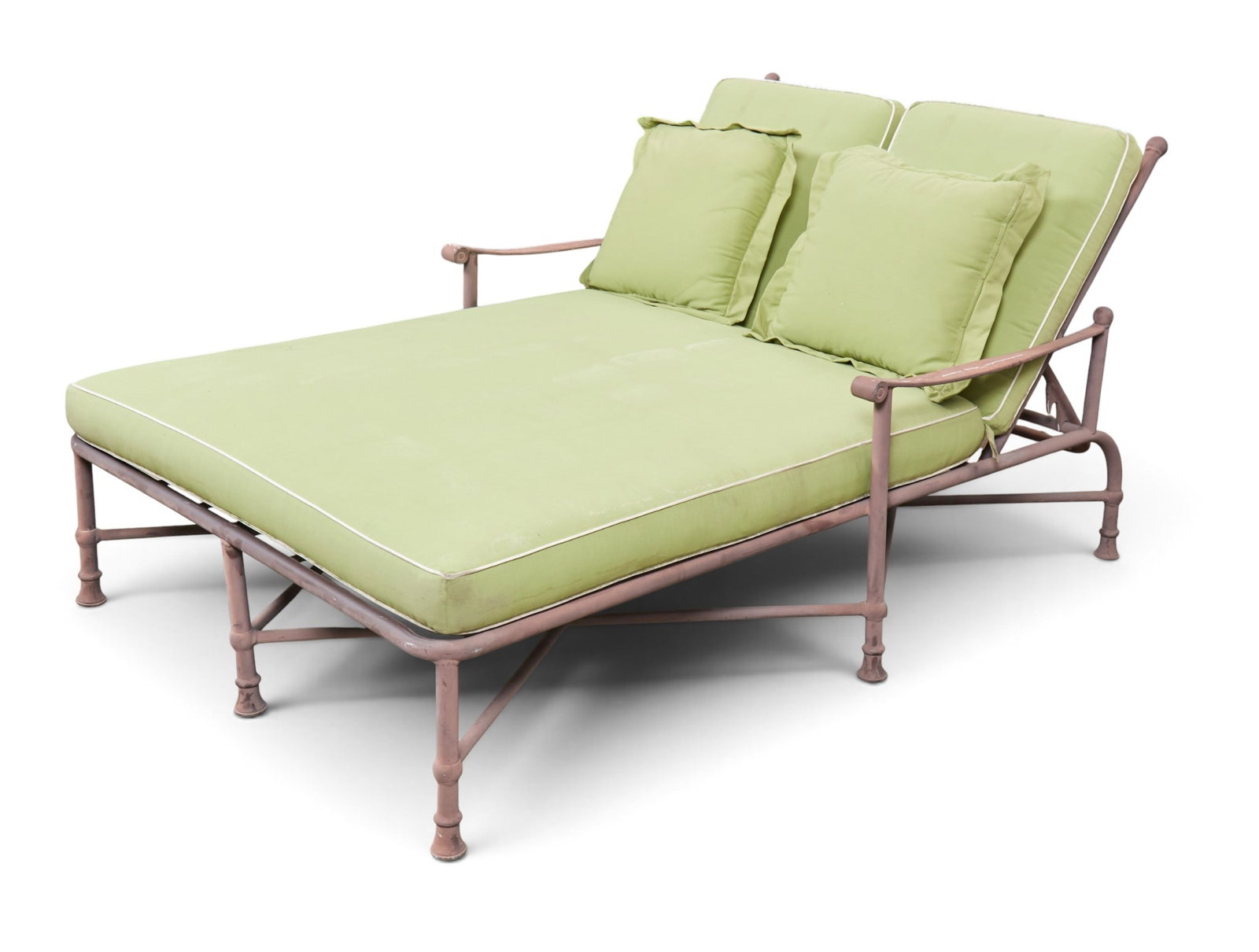 A double chaise lounge - 3
