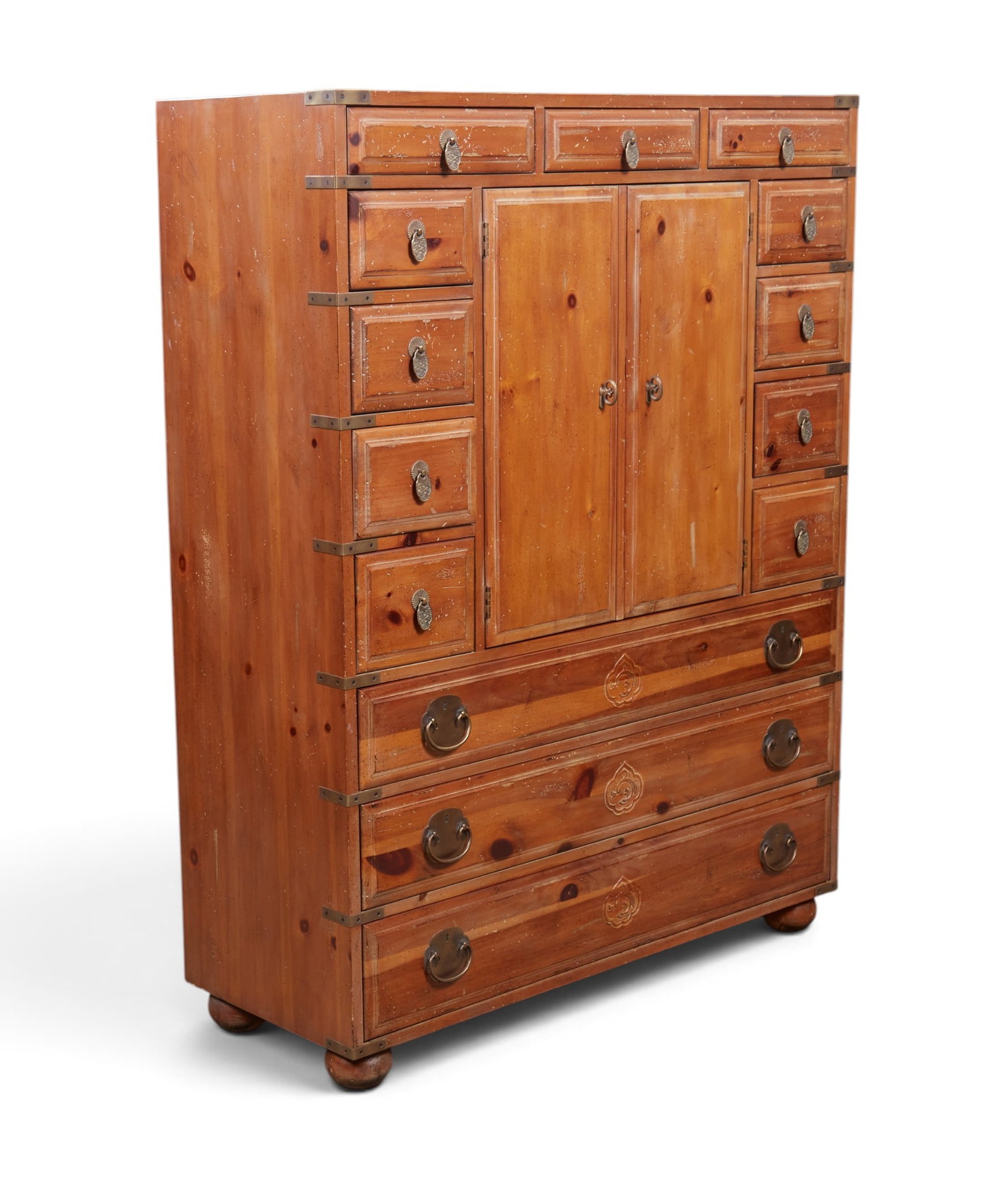 A vintage henderdon fourteen drawer pine cabinet (1 of 8)