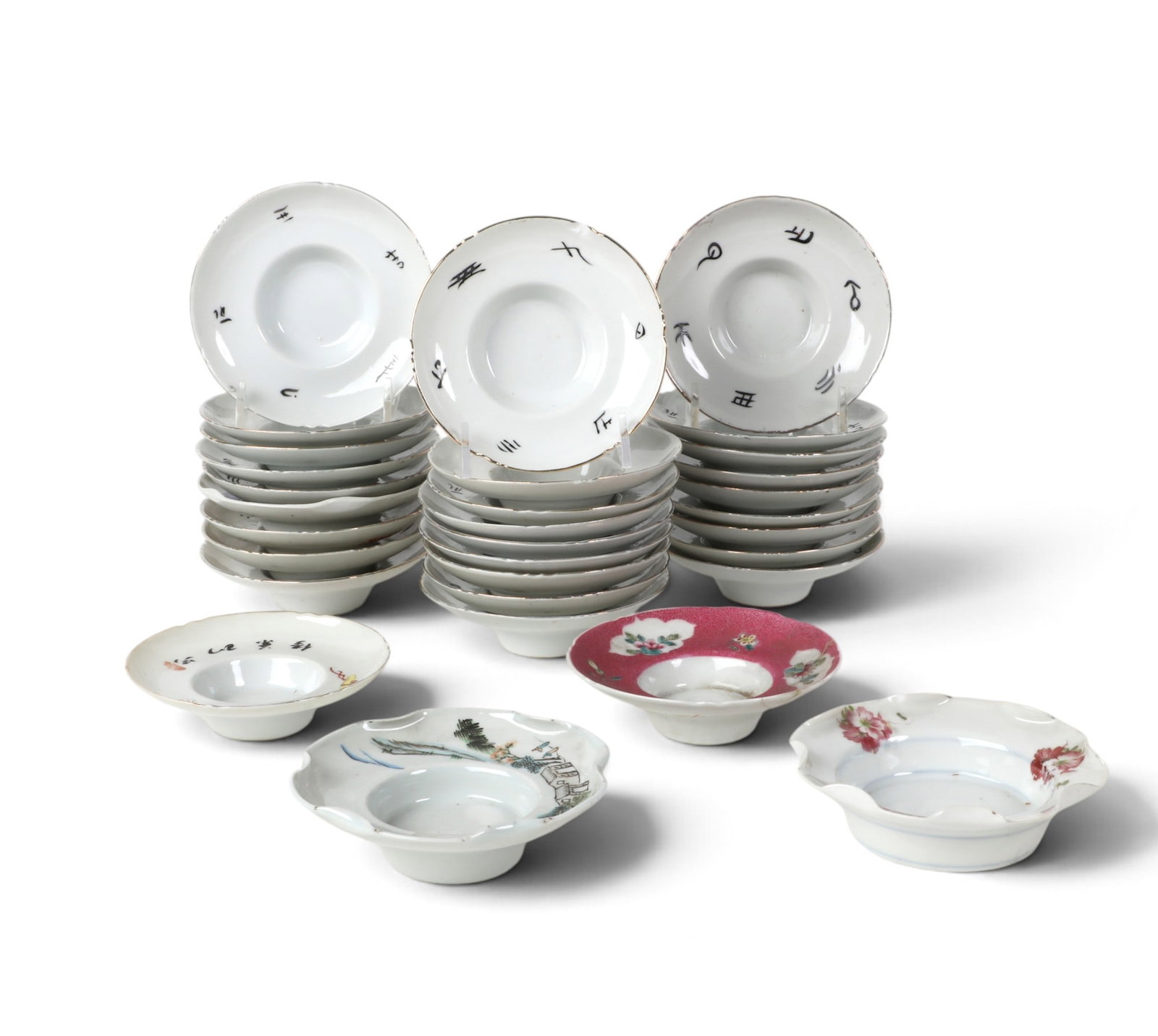 A group of thirty one Chinese porcelain dishes (1 of 4)