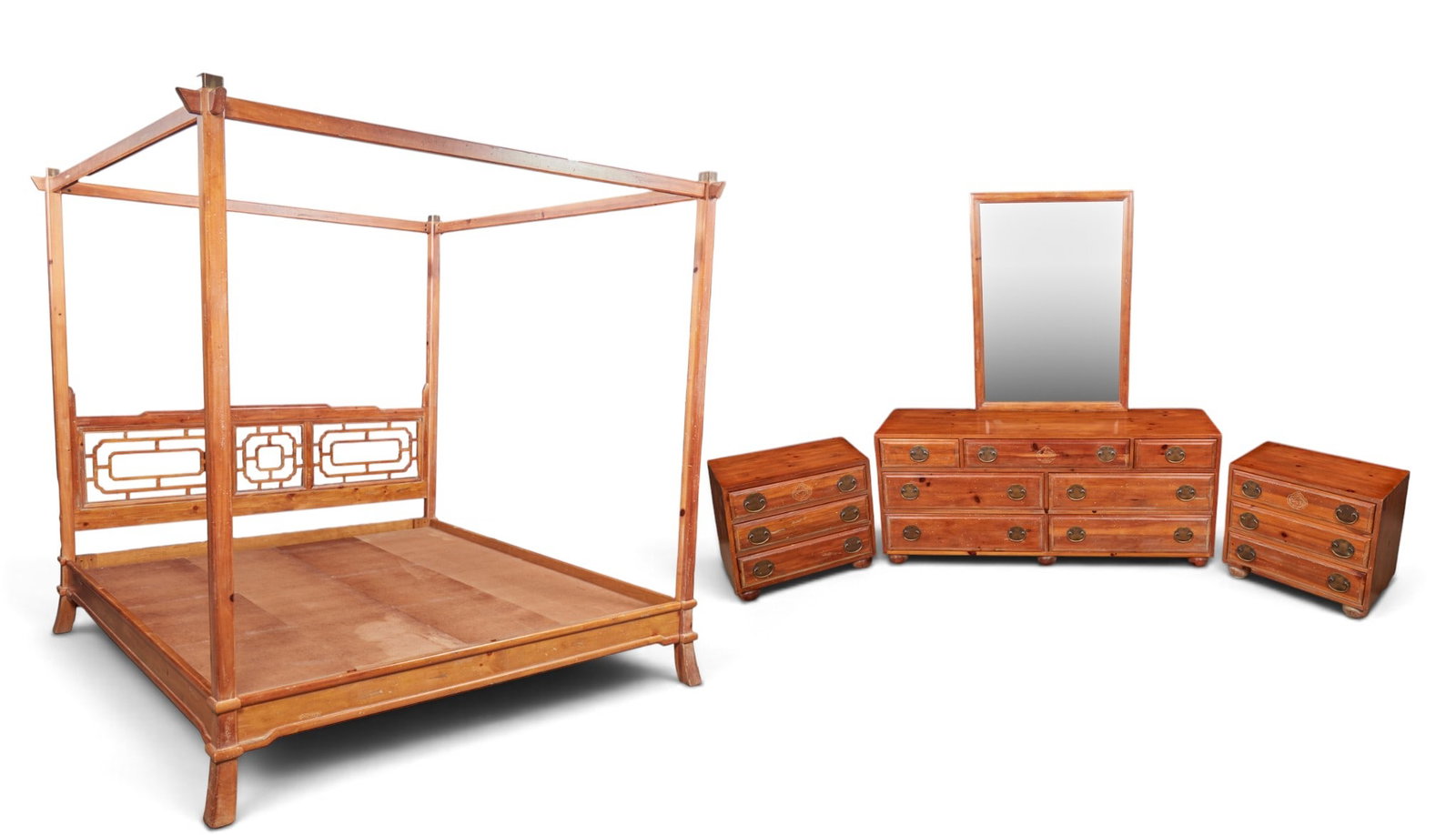 An Asian design four piece bedroom suite by Henredon with a matching mirror: An Asian design four piece bedroom suite by Henredon with a matching mirror Dresser: height 30 x width 70 x depth 19 in. (76.2 x 177.8 x 48.3 cm.)