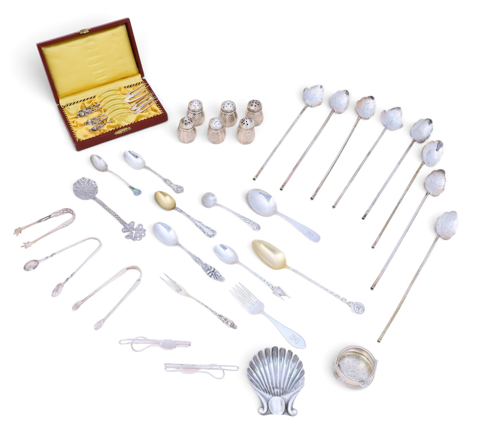 A group of thirty assorted sterling silver items together with a Russian silver tea strainer (21g) (1 of 10)