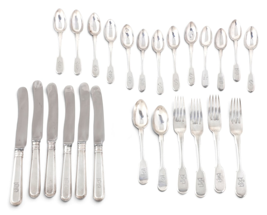 A twenty five piece partial Russian silver flatware set: A twenty five piece partial Russian silver flatware set The set includes six knifes, two oval soup spoons, thirteen teaspoons and four dinner forks. 26.93t oz (837.5g)