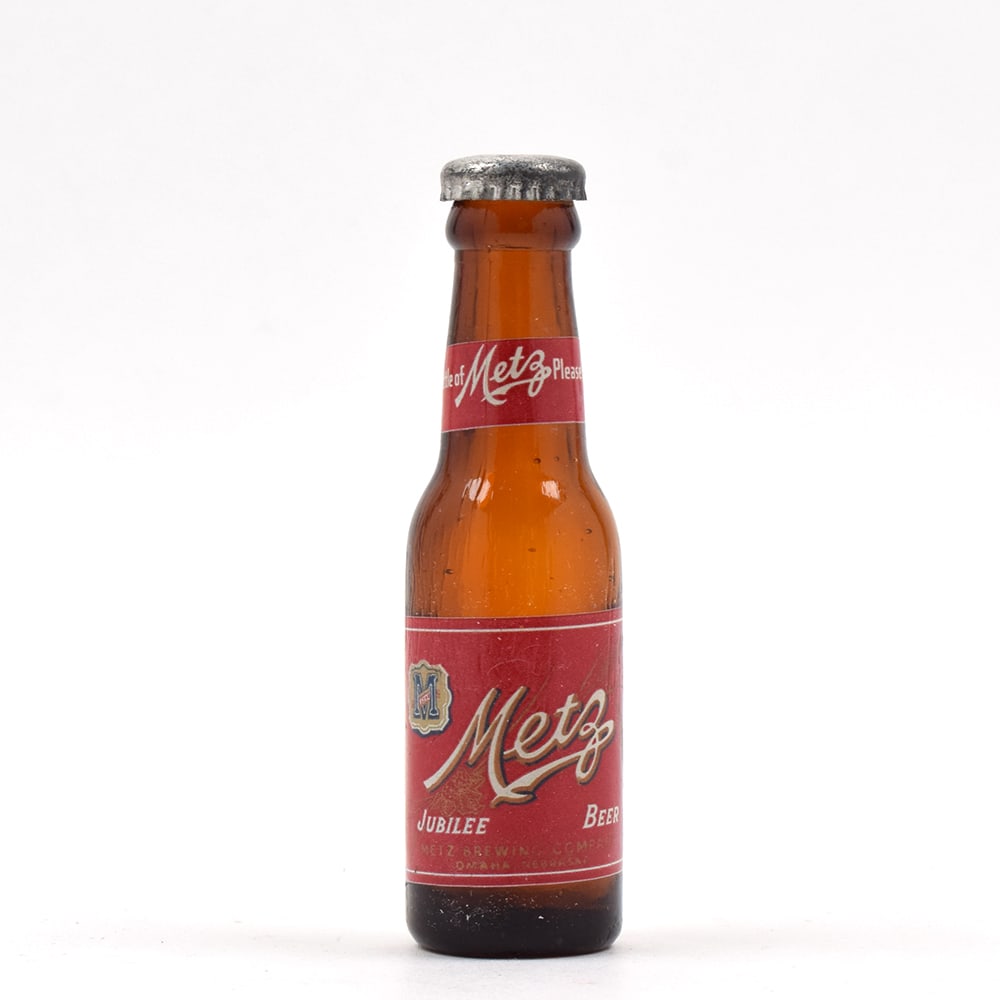 Metz Beer 1940s Mini Bottle Salt-Pepper Shaker: Brewer/Business Name: Metz Brewing Co., Omaha, Nebraska Manufacturer/Plant: Unknown Date of manufacture: