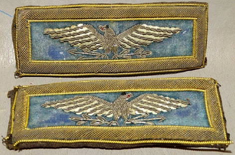 Col. Shoulder Stripes: Col. Shoulder striped with embroidered eagles. Estate Fresh.