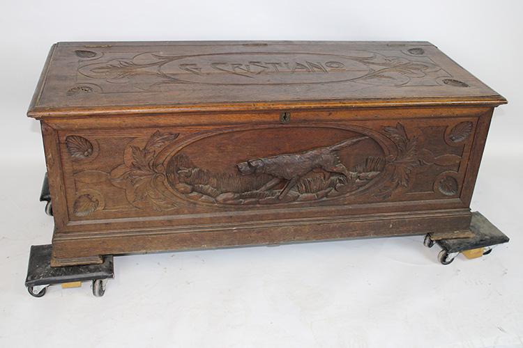 Nice Oak Blanket Box with Carved Dog and Northwind Head (1 of 4)