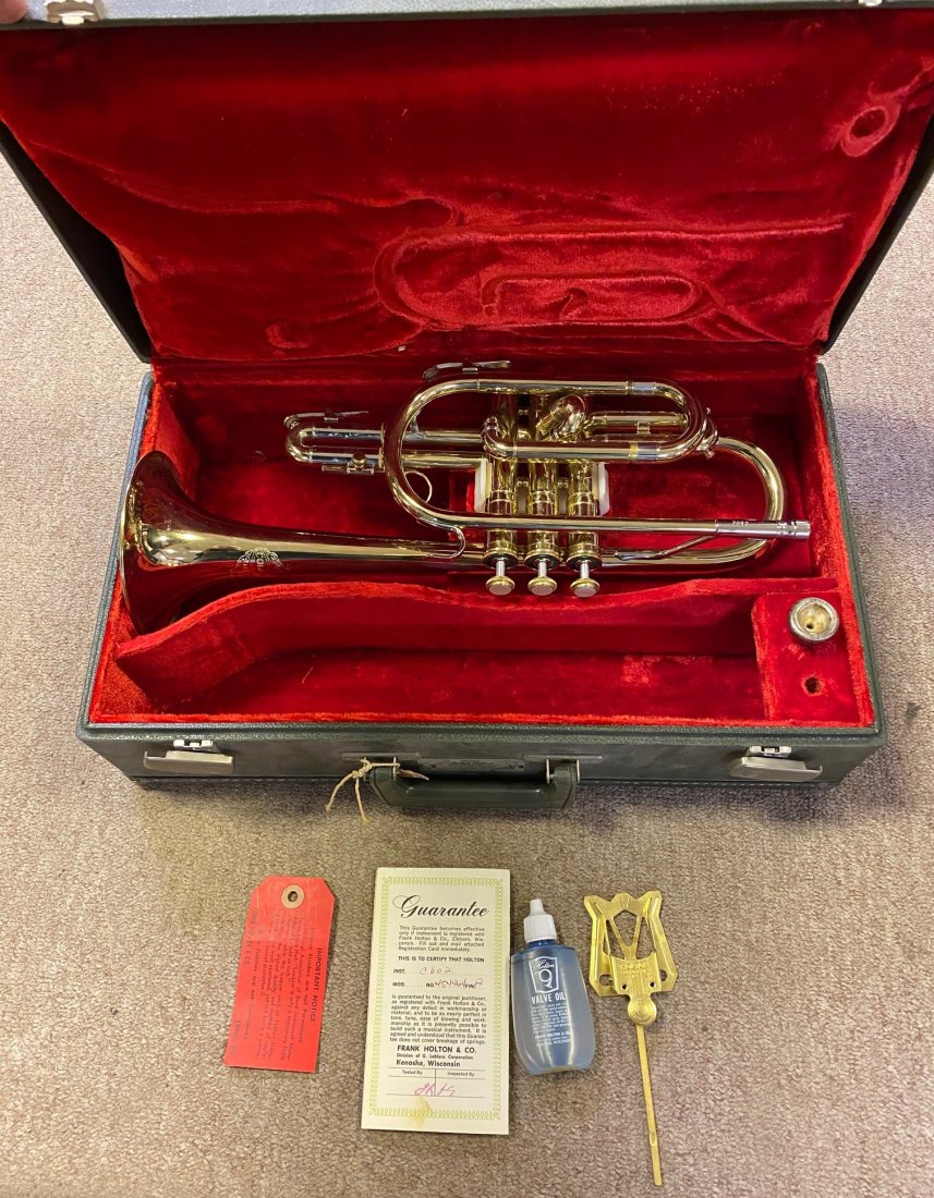 Frank Holton Bugle: Frank Holton Bugle "Collegiate"In original lacquer and case #464464