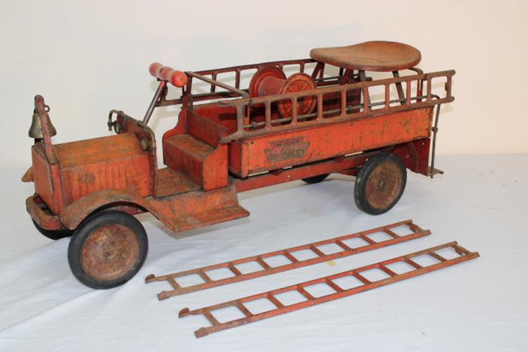 Nice Keystone Riding Firetruck (1 of 5)