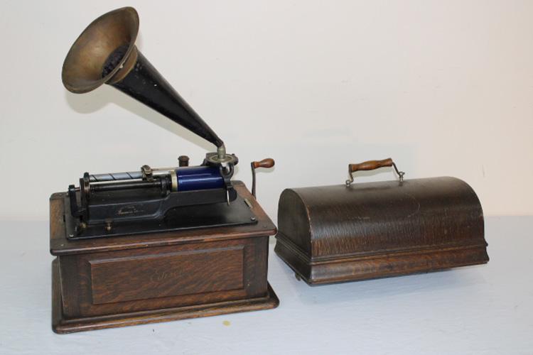 Huge Edison Triump Victrola (1 of 6)