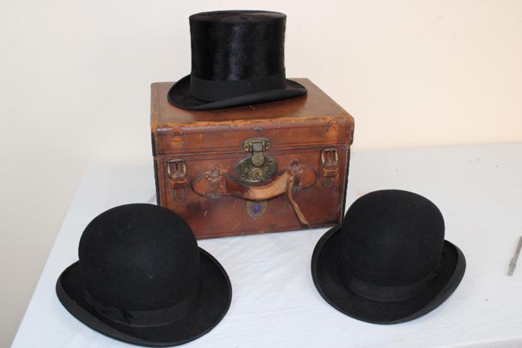 1915 Golf Trophy Leather Hat Box with 3 Hats (1 of 3)