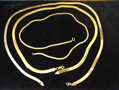 (3) 14k Gold Herringbone Necklaces: (3) 14k gold herringbone necklaces in excellent condition. 23.1 DWT. 22", 20", and 18" necklaces.