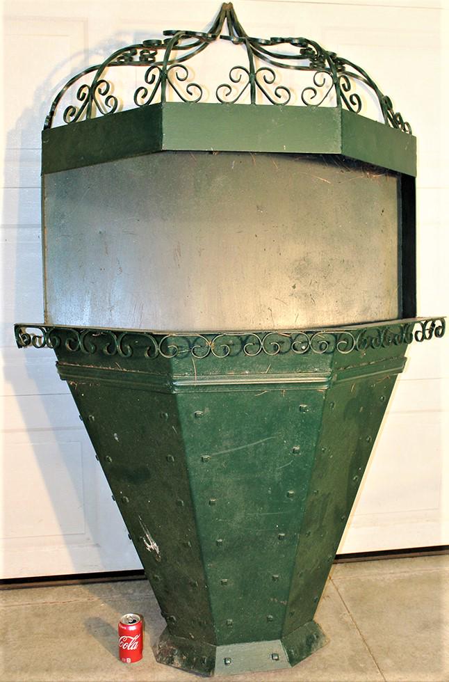 Awesome Cast Iron 6' Planter (1 of 4)