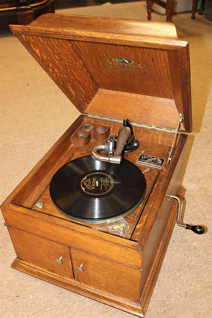 Oak Victor Table Top Victrola (1 of 5)