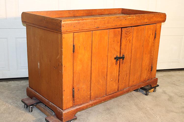 Nice Country Dry Sink (1 of 3)