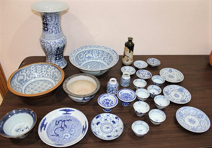 Group of Over 25 Pieces of Oriental China (1 of 9)