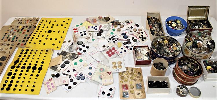 Estate Collection of Assorted Buttons (1 of 4)