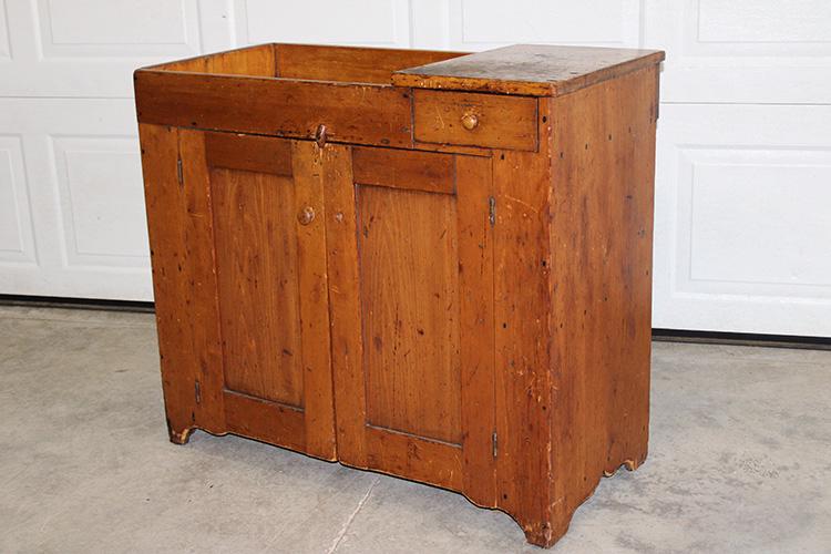 Nice Country Dry Sink with Wide Board Backs (1 of 3)