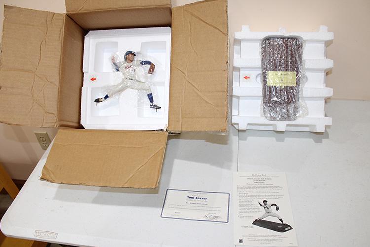 Tom Seaver Figurine by the Danbury Mint in Original Box (1 of 3)