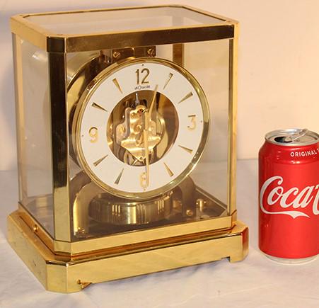 Fine Jaeger Le Coultre Atmos Clock: Fine Jaeger Le Coultre Atmos clock in working condition. Nice original finish. 8" wide, 9" tall, 6" deep.