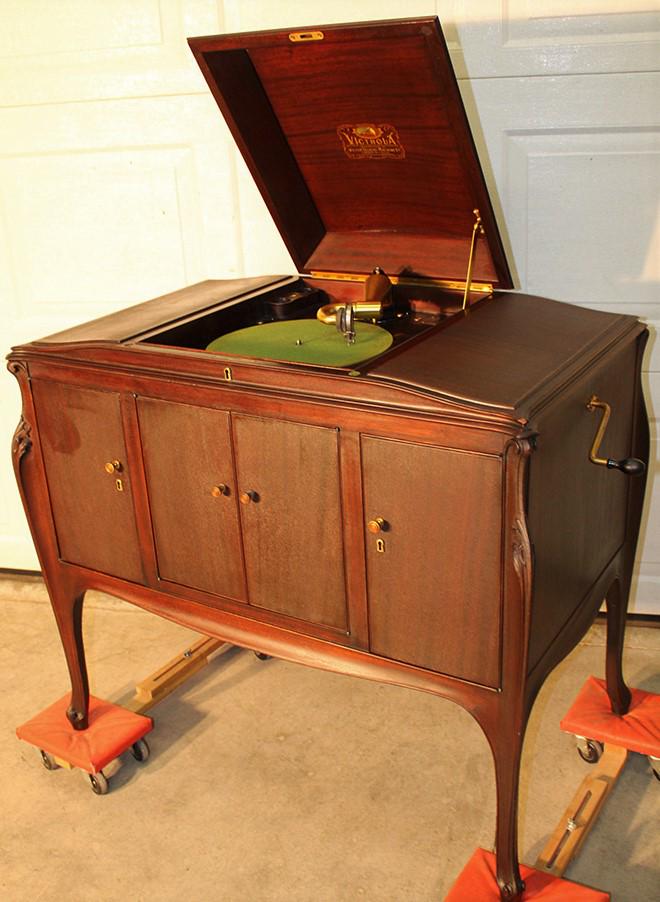 Victor VV-300 Floor Model Victrola with Gold Plated (1 of 5)