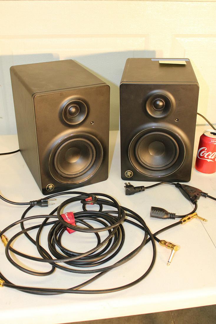 Mackie MR5 MKII Powered Studio Monitor (1 of 3)