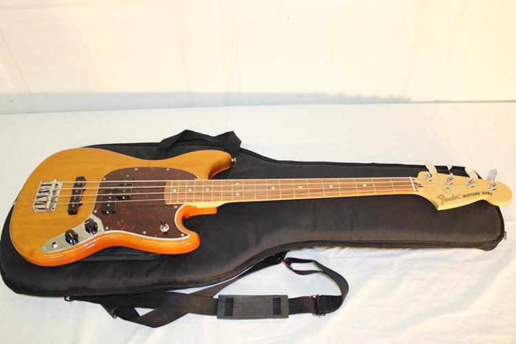 Fender "Mustang Bass" (1 of 5)