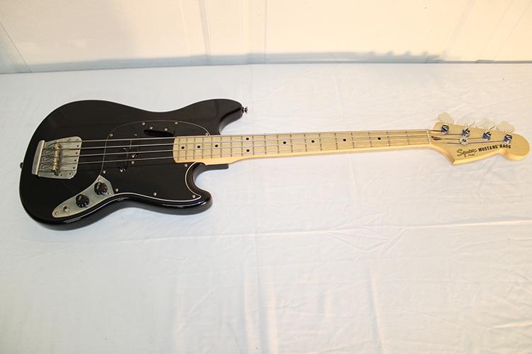 Fender Squier Mustang Bass (1 of 5)