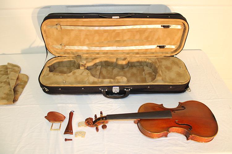 2012 Chinese Violin by MA Zhibin: 2012 Chinese violin by MA Zhibin. Violin is 23.5" 4/4 size.Doesnâ€™t look like it was ever strung.