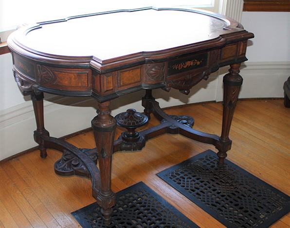Exceptional Herter Quality Center Table with Inlaid (1 of 7)