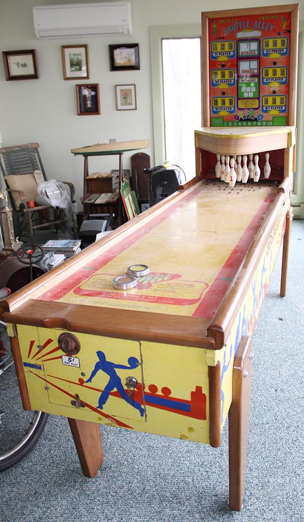 Great Vintage Shuffle Board All Original In Working Order (1 of 9)