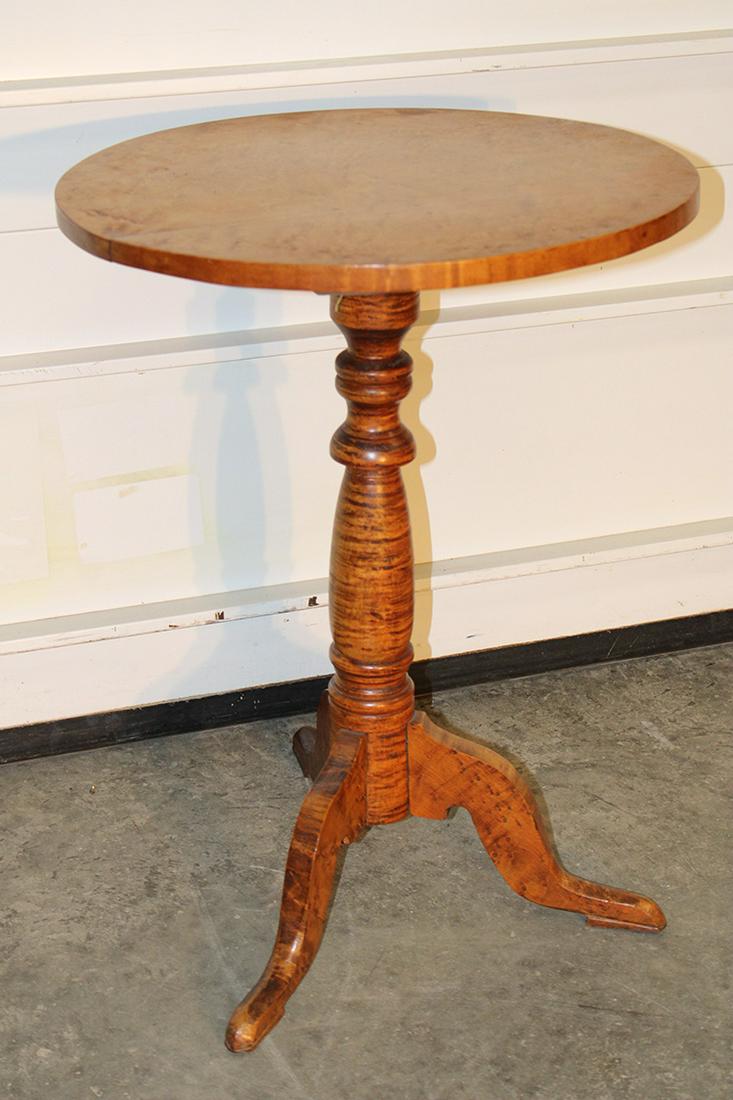 Period Tiger Maple Tilt Top Table, Heavy Tigered Post (1 of 4)