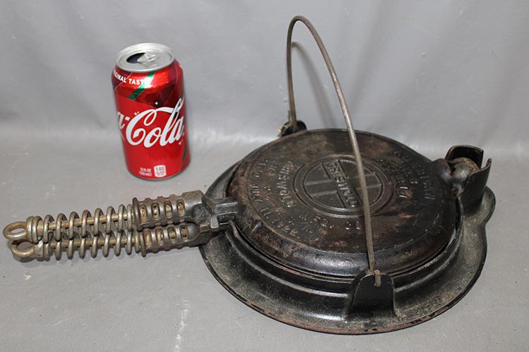 All Original Griswold American #8 Waffler Maker 1922 (1 of 4)