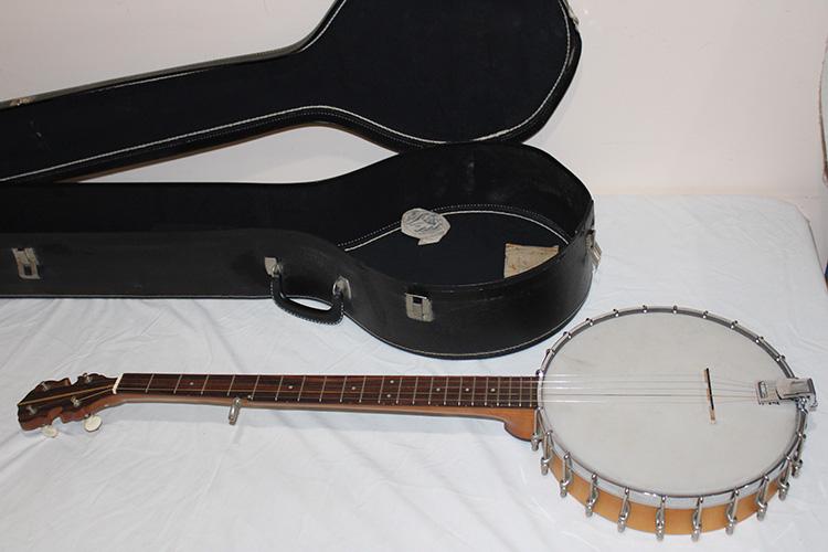 High Quality Banjo With A Rosewood Neck (1 of 6)