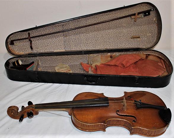 Vintage Violin And Bow With A Case (1 of 7)