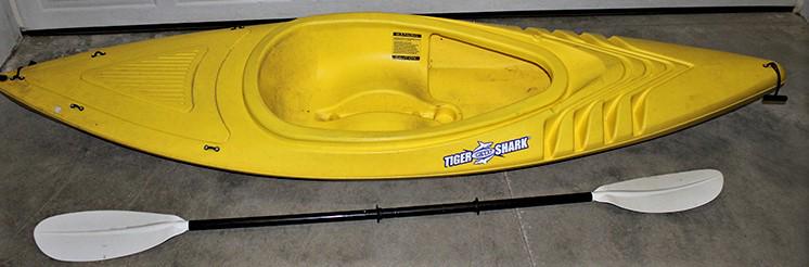 9' Esp Tiger Shark Kayak And Paddles In Yellow (1 of 3)