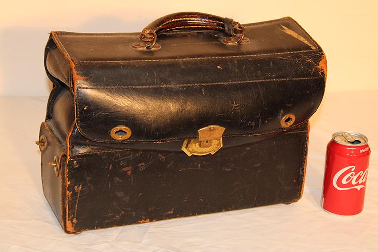Great Antique Leather Doctors Bag With Pull Out Drawers (1 of 5)