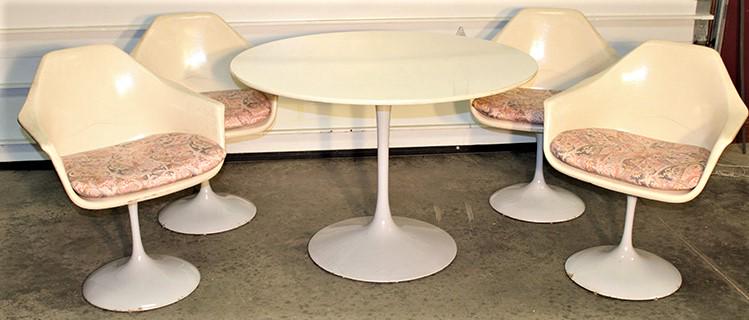 42" Knolls Style Dining Room Table And 4 Chairs (1 of 3)