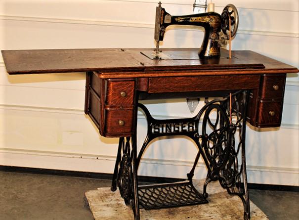 Clean Original Finish Oak "Singer" Sewing Machine (1 of 5)