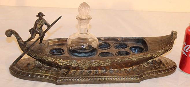 Etched Decanter And Shot Glasses In A Gondola (1 of 7)