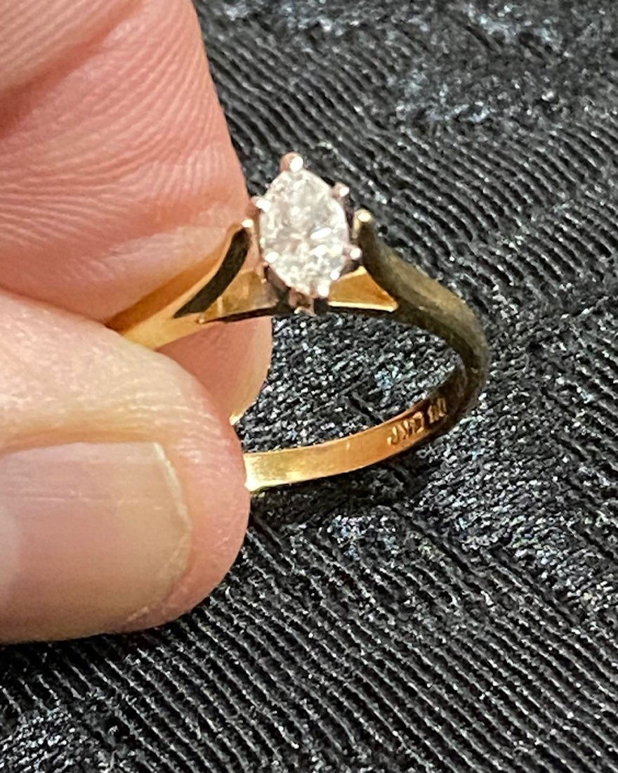Nice 14 Carat Gold Diamond Ring (1 of 3)
