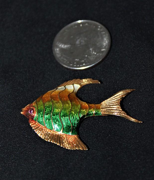 Great 18k gold and enameled pin of multicolored fish (1 of 4)