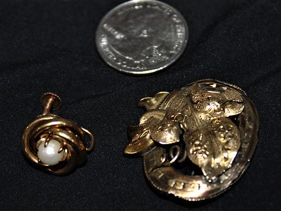 14k gold earring with pearl and fancy pin with leaf design (1 of 2)