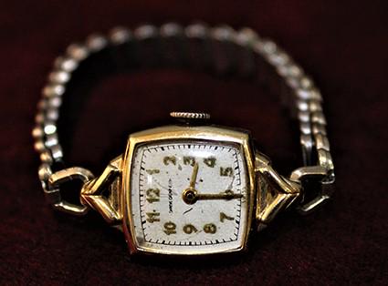14k ladies watch made by Concord Watch Co. 17 jewels: 14k ladies watch made by Concord Watch Co. 17 jewels (sold by Sareve Crump and Low) estate fresh. Running.