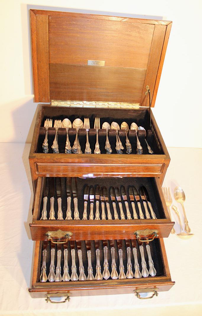 143 Piece Sterling Silver Flatware Set By Reed And Barton (Hampton Court Pattern) (1 of 5)