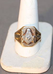 Large 10K Gold Masonic Ring: Large 10k gold masonic ring appr. size is 12 weights, 4.5 DWT.