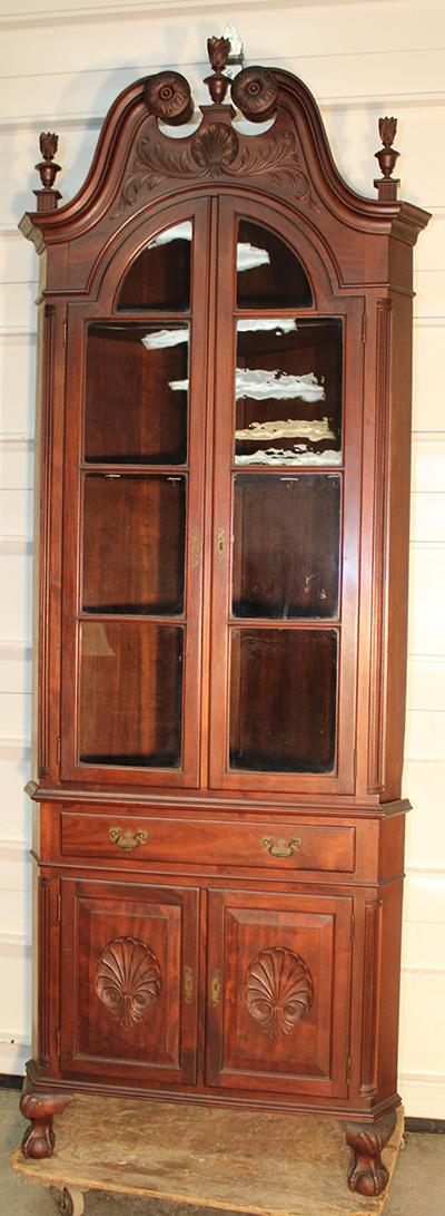 19Th C. Mahogany Shell Carved 2 Piece Corner Cabinet With Flame Finials (1 of 6)