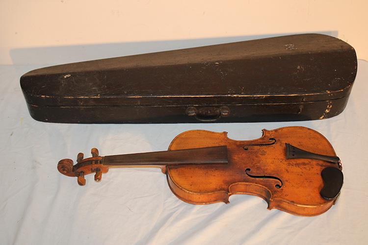 Very Early Full Size Violin (1 of 7)