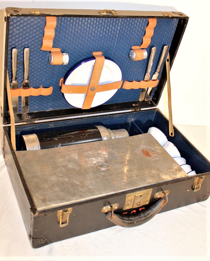 Early Portable Suitcase Picnic Set (1 of 7)