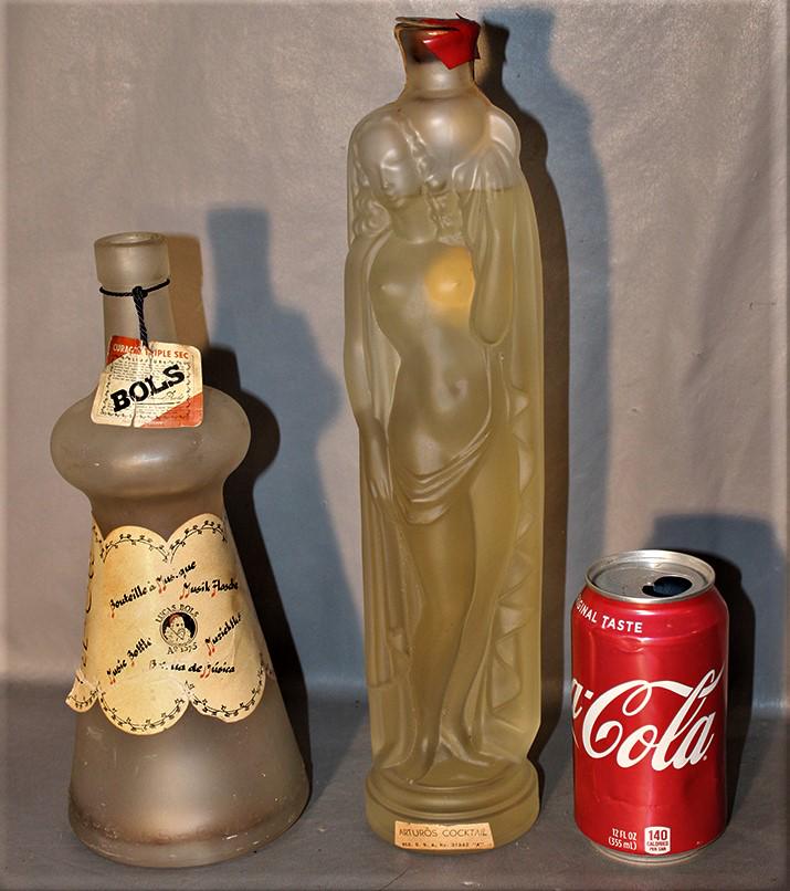 2 Vintage Bottles. (1) Nude Has The Labels And Partial Seal Arturo'S Cocktail (Fancy Nancy): 2 vintage bottles. (1) nude has the labels and partial seal Arturo's cocktail (Fancy Nancy), other has a music box (working). From holland, empty. The nude has some evaporated. Tallest 14".