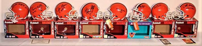 8 Original Signed Mini Helmets Cleveland Browns (1 of 6)