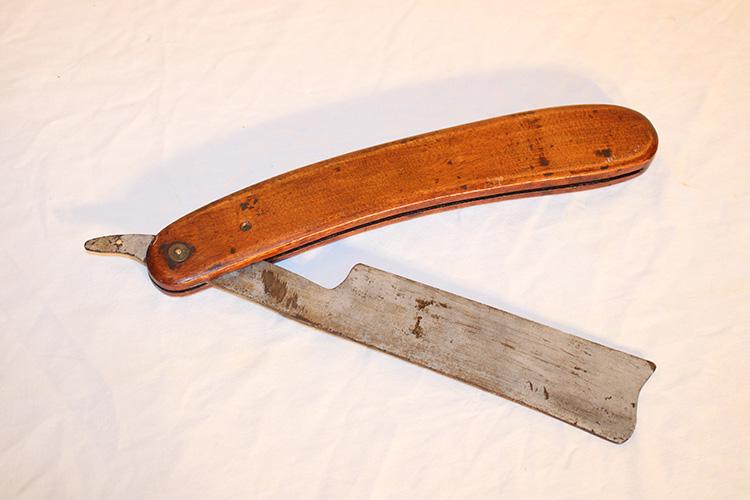 Large Antique Straight Razer Display C. 1880-1910: Large antique straight razer display C. 1880-1910. Mechanical, working with a thick iron blade and mahogany case. Closed 3" wide, 15" long.